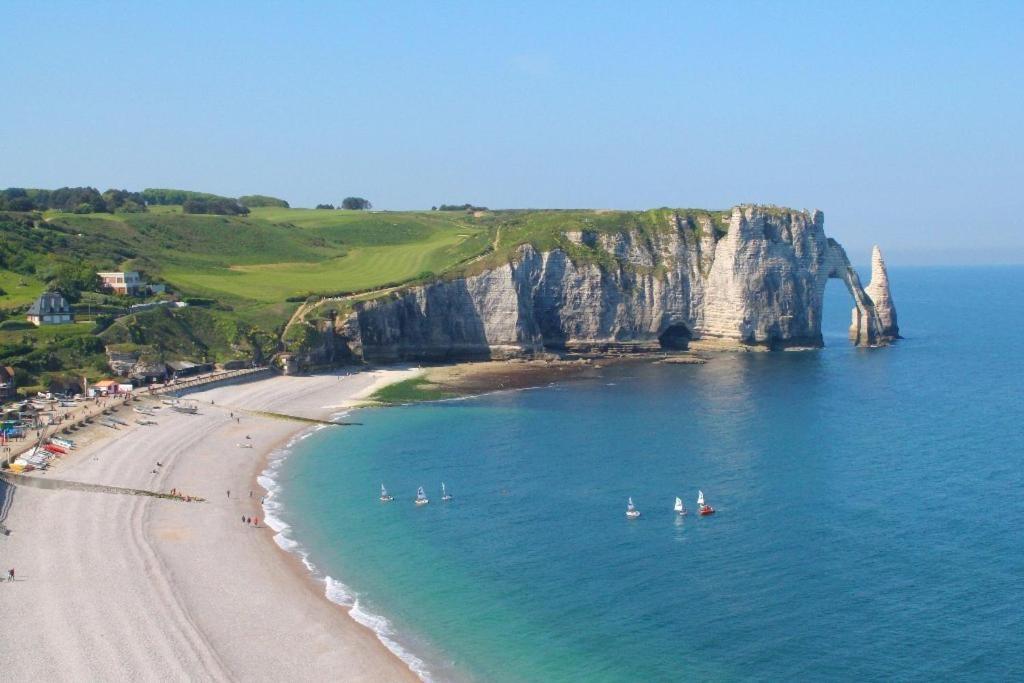 Camping Les Falaises De Toussaint Exterior photo